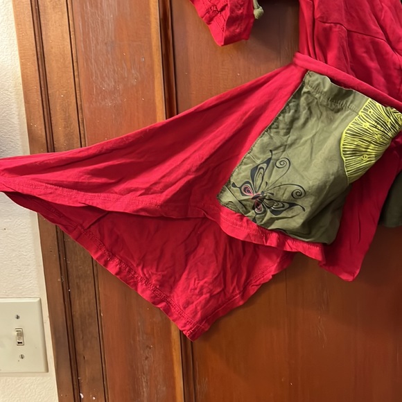 Festival style vibrant wrap top. Drawstring wide short sleeves. One size. French - Picture 4 of 4